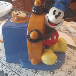 RETIRED MICKEY MOUSE COOKIE JAR