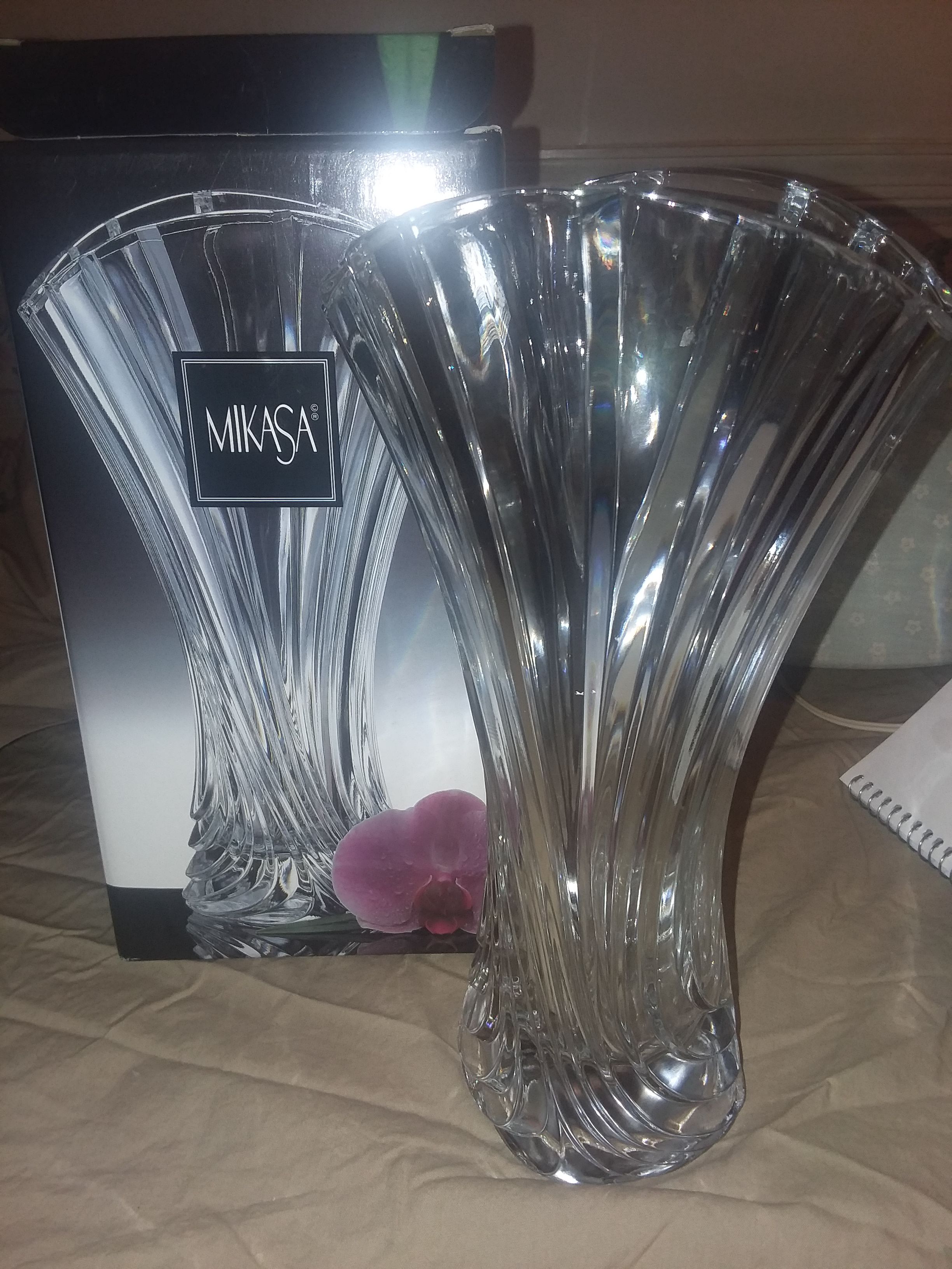 Mikasa Flores Crystal Vase 10" WX056/623