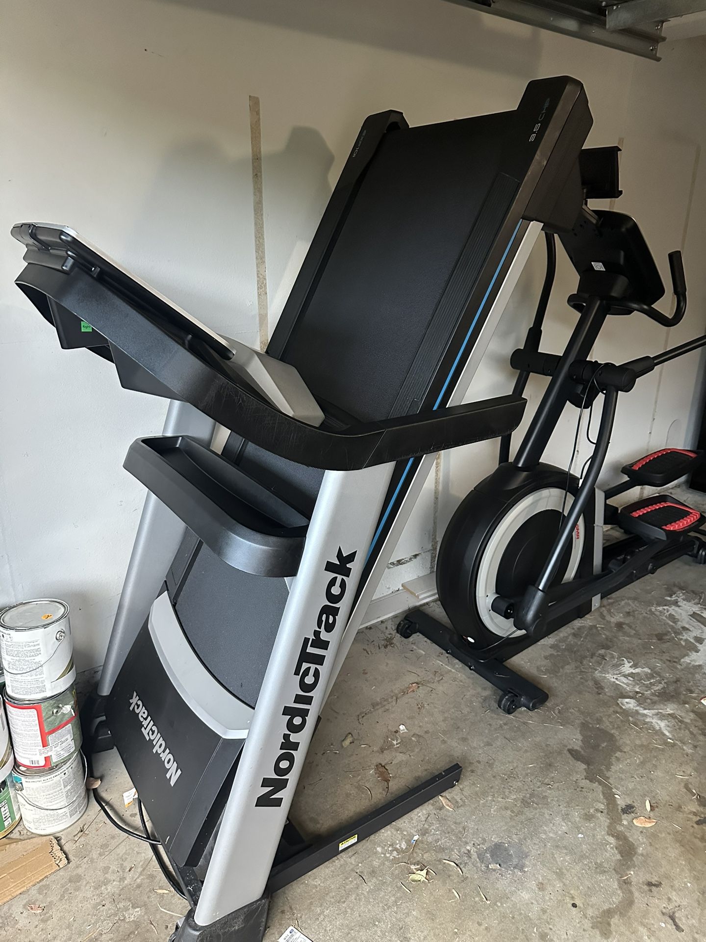 Elliptical And Treadmill For Sale In Van Nuys. 