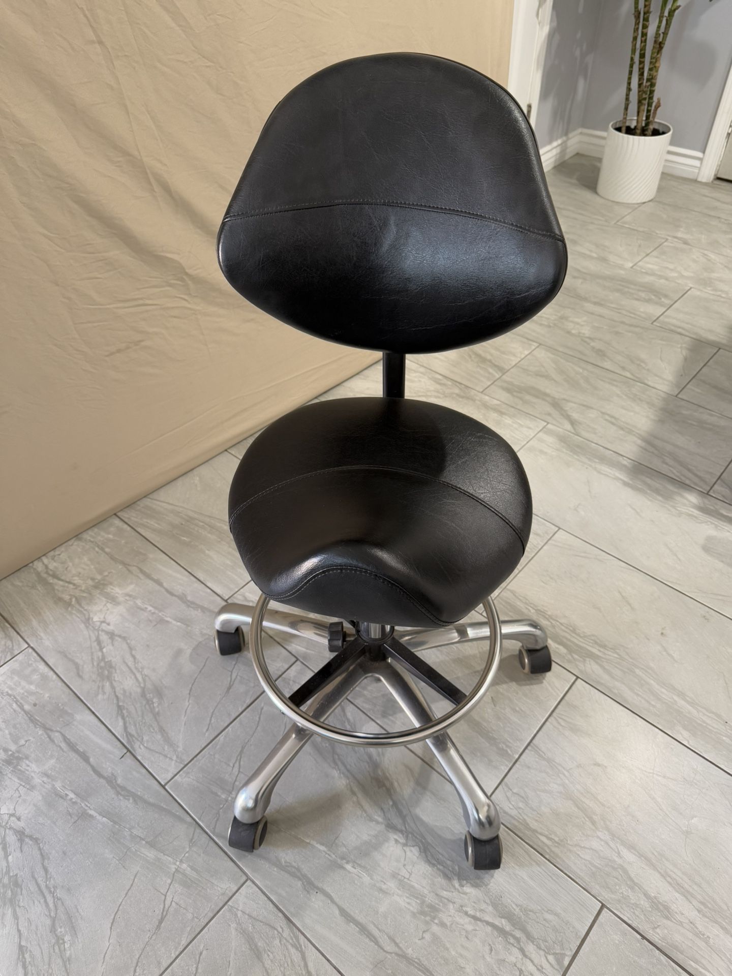 Chair With Wheels