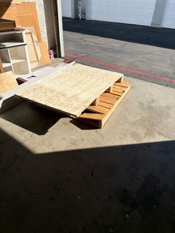Free fire wood or pallet