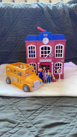 Sweet streets School House and bus Playset
