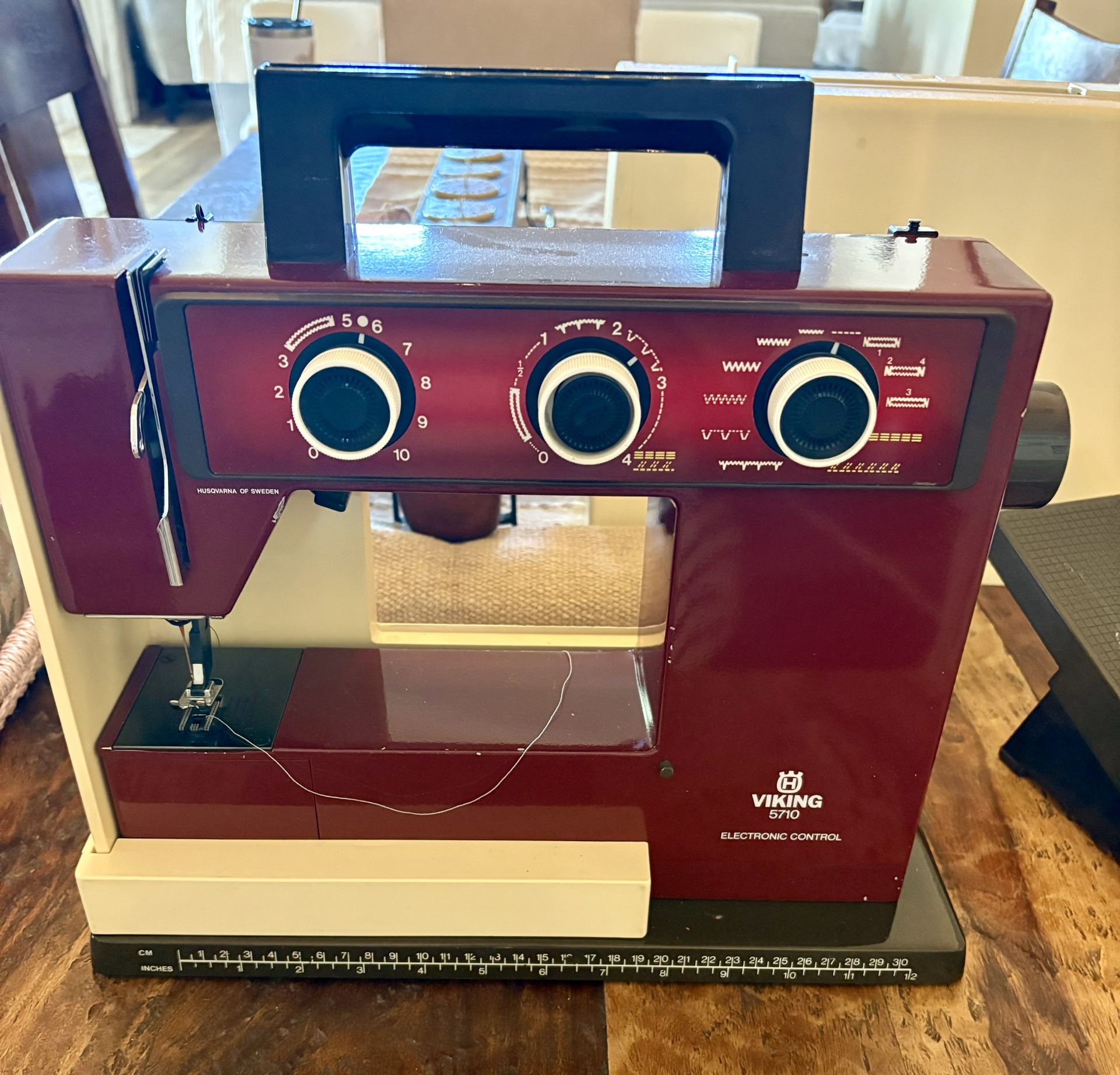 Vintage Husqvarna Viking 5710 Sewing Machine – Complete & Working Great! 