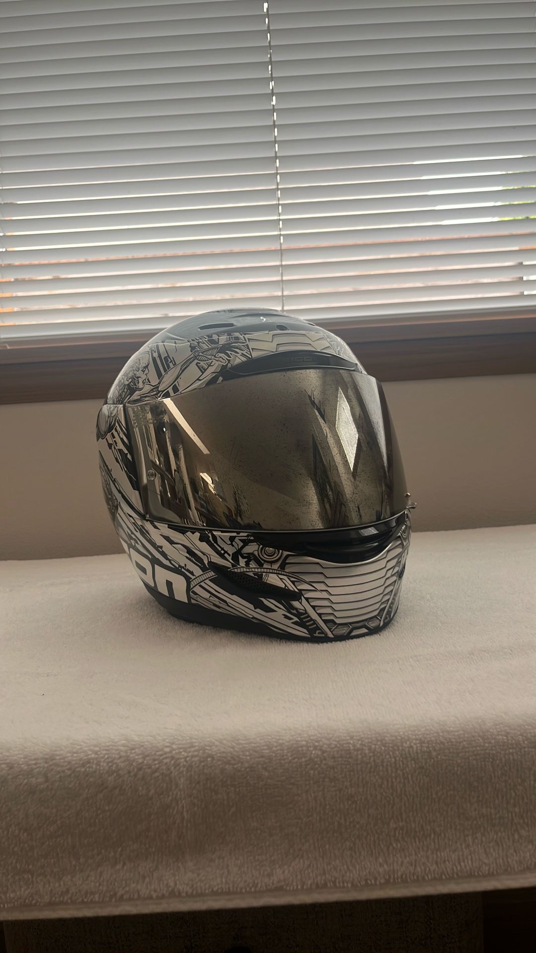 Icon Helmet