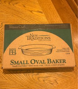 New The Pampered Chef New Traditions Collection Small Oval Baker