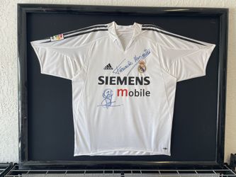 2002-03 Real Madrid Jersey signed by Morientes