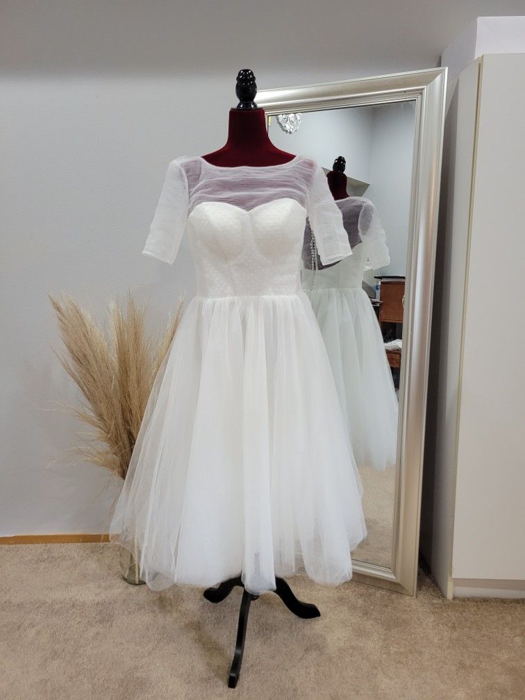 New Tea-Length Dress Size 10 US  Wedding Dress. 