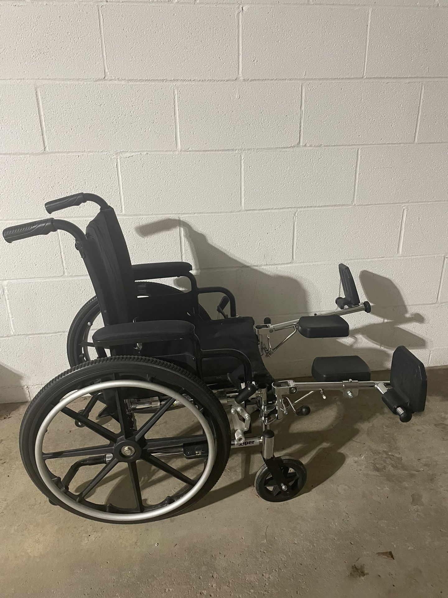 Drive Medical Viper Children’s Wheelchair Elevating Legs