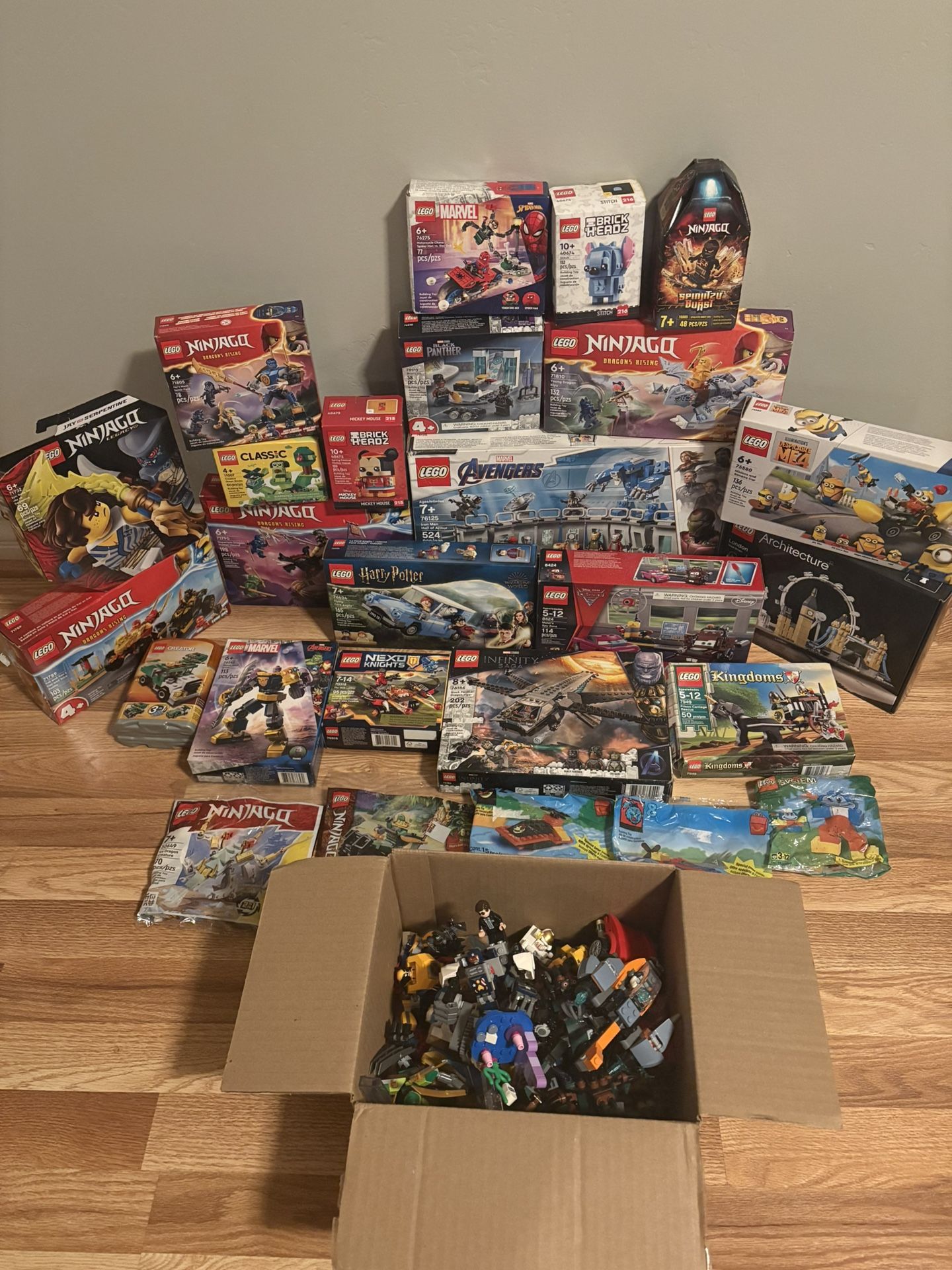 Huge 20+ Lego Sets 80-100% Complete With Extra Bulk Mini figures, And Incomplete Sets, See Read Description