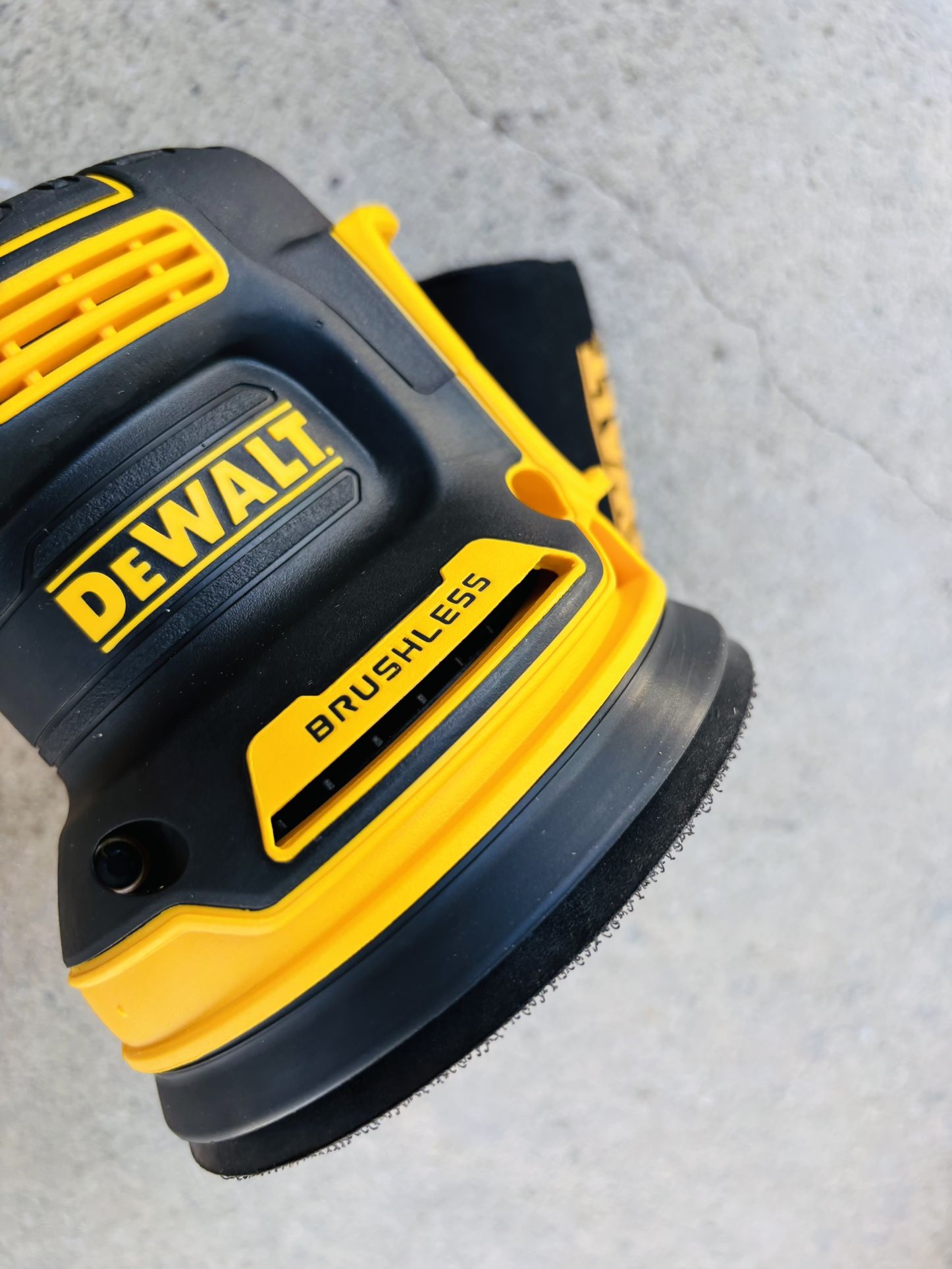Dewalt 20V MAX XR Cordless 5 in. Random Orbital Sander (TOOL ONLY/SOLO LA HERRAMIENTA)