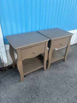 Small nightstand/dresser
