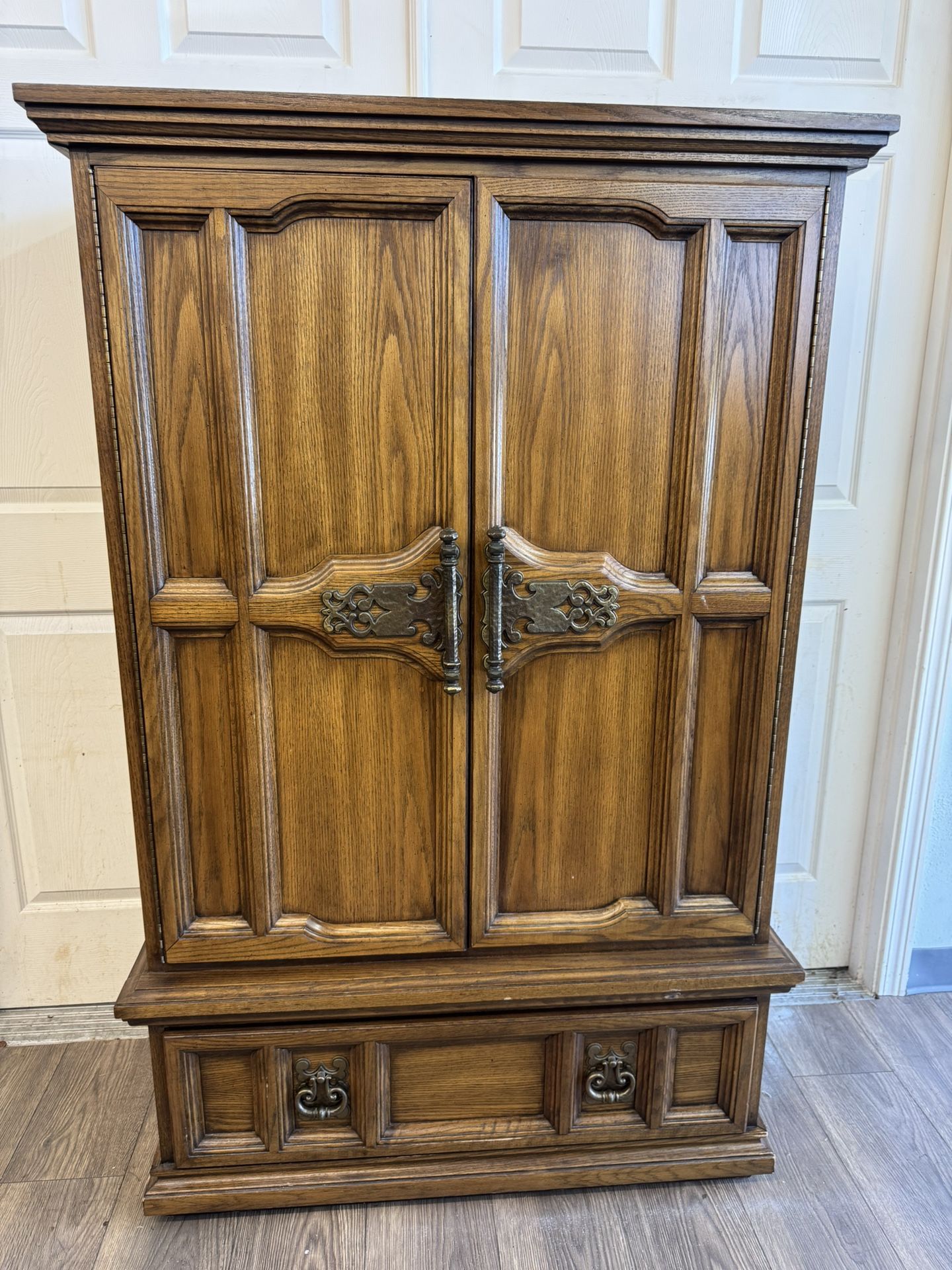Vintage Oak Wardrobe Cabinet – 5 Drawers – Rustic Charm – Hidden Storage