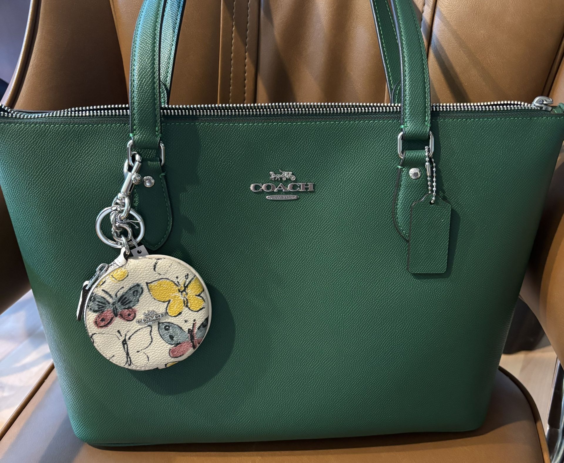 Coach CV402 Gallery Tote Emerald With Charm New