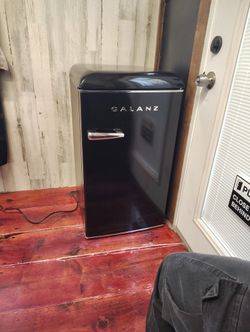 Mini fridge Galanz