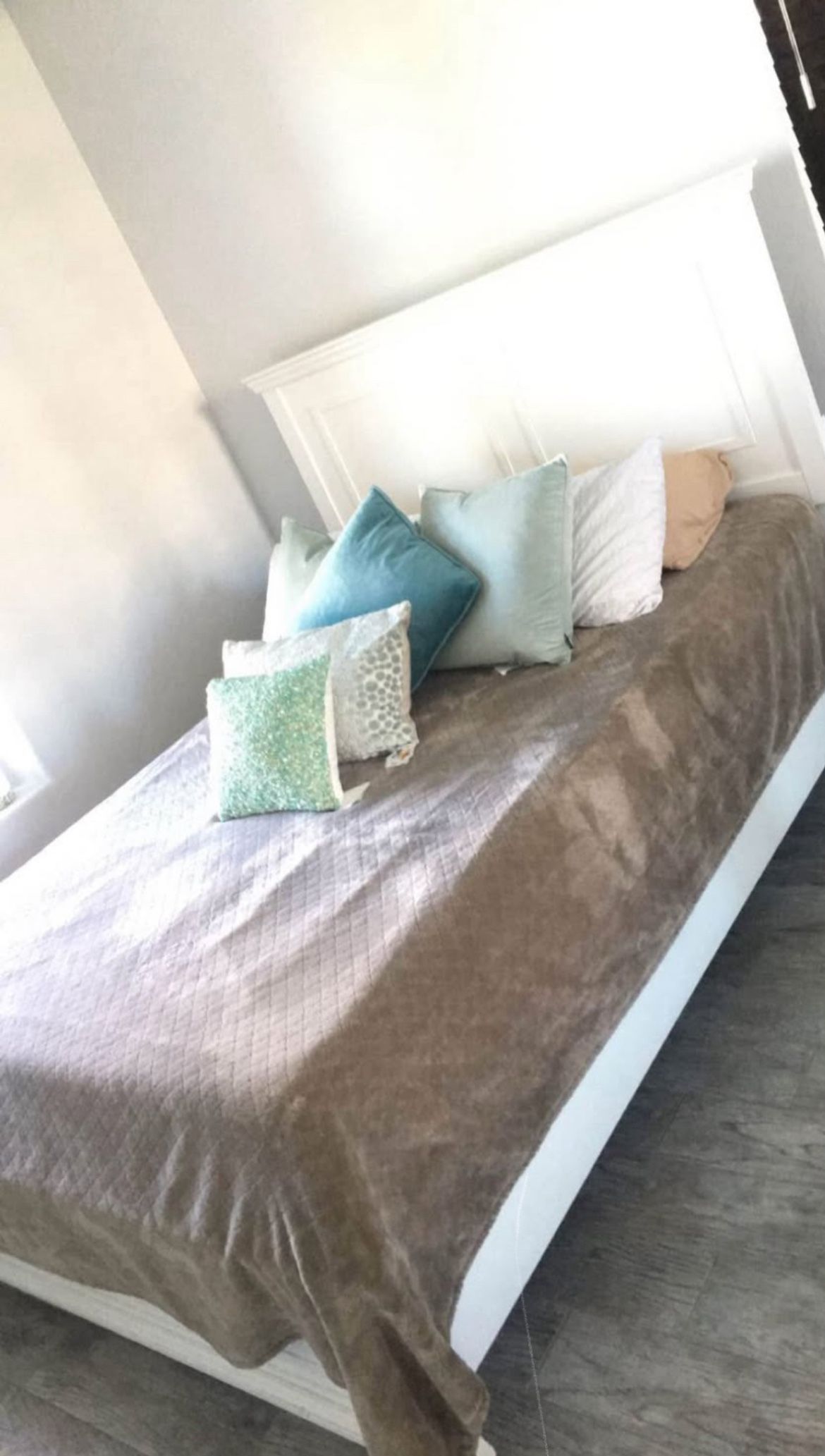 Queen Bed Frame Comes With Everything In Pics