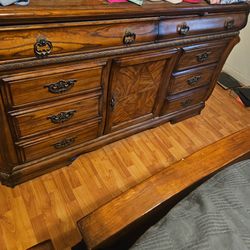 Bedroom furniture set  king bed