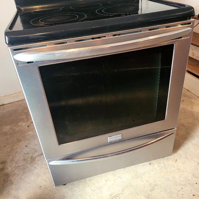 Frigidaire Stove 