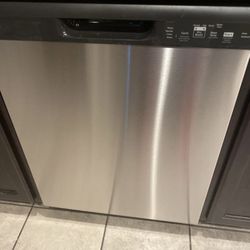 GE  Dishwasher 24”