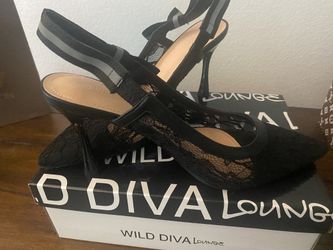 New Black Lace Heels Size 8