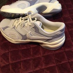 Nike Womens Sneaker Size 8