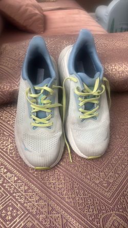 Hoka arahi 7 $25