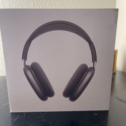 BRAND NEW AIRPOD MAXES 