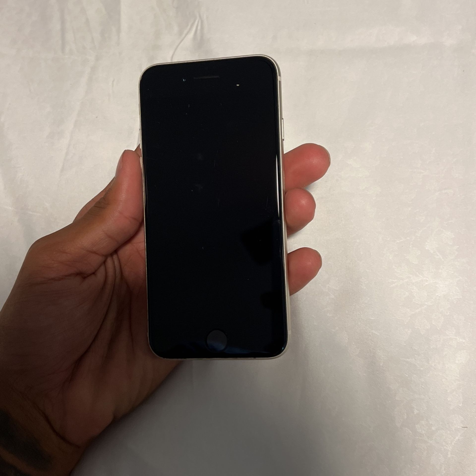 Apple iPhone SE (3rd Generation) 5G (256GB) 