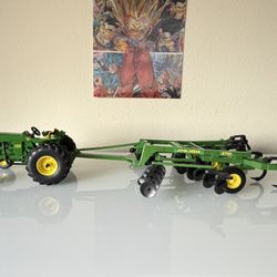 John Deere 4000 Low Profile Diecast & Ertl Big Farm John Deere 2700 Disk Mulch Ripper 1/16 Scale Farm Toy Tractor