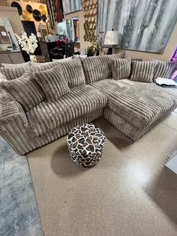 Amazing 2 pc Comfort Reversible Sectional (hundred of fabrics to choose from)