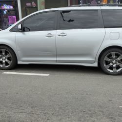 2016 TOYOTA SIENNA