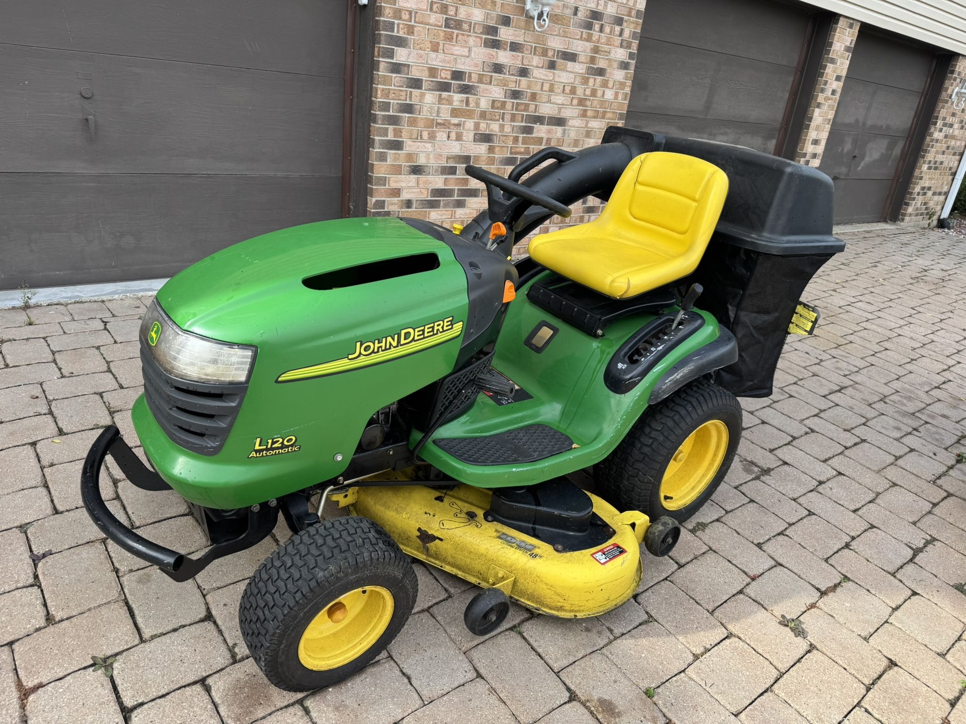 John Deere L120 20HP Vtwin Engine And 48” Deck And 2 Bin Bagger Riding Mower