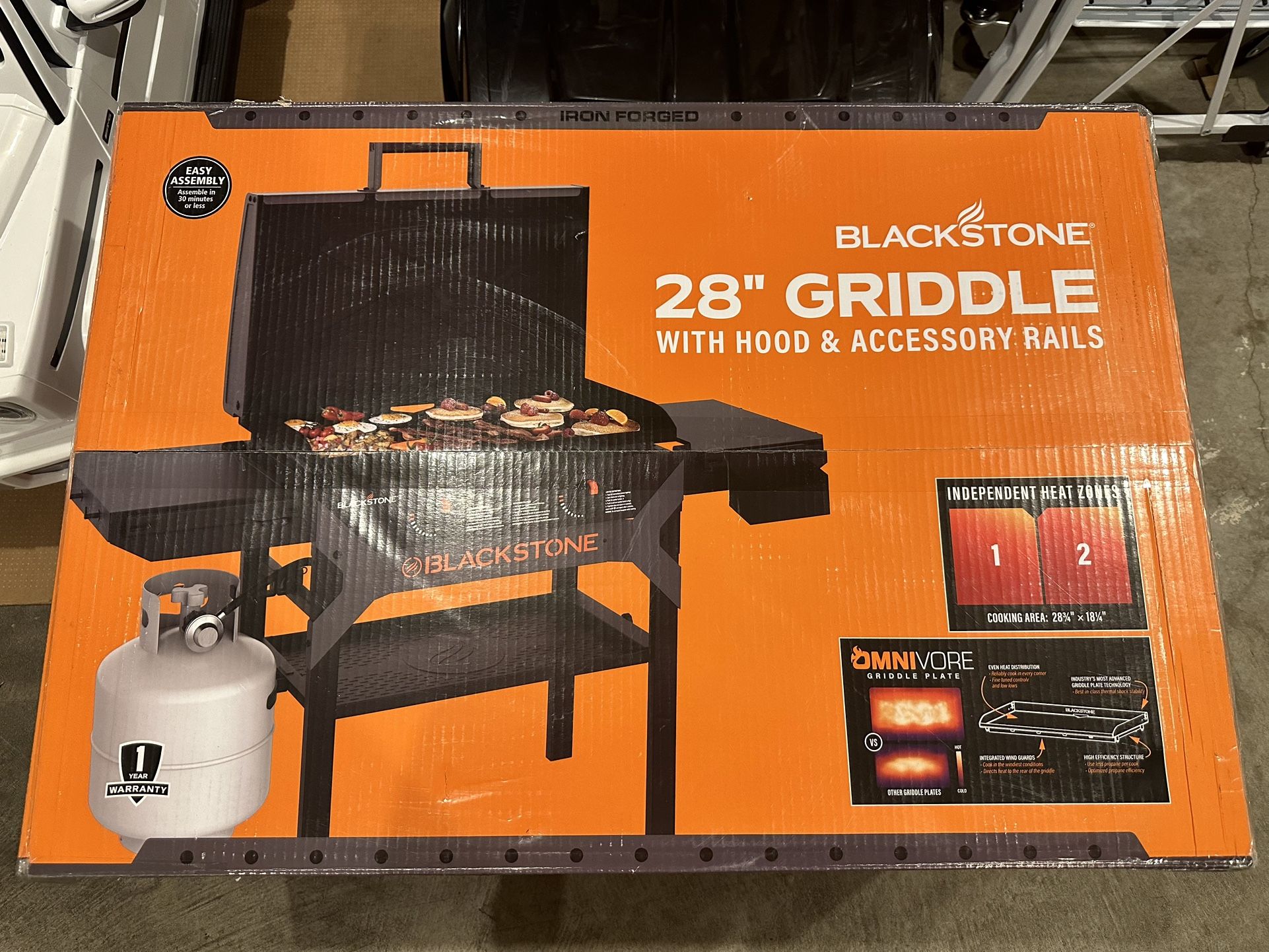 BRAND NEW ( Unopened ) Black stone 28” Griddle With Hood & Accessories