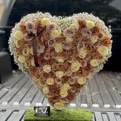 Standing Heart Arrangement Ramo De Rosas
