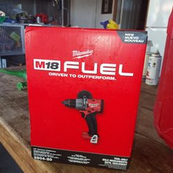 Milwaukee
 M18 FUEL 18V Lithium-lon
Brushless Cordless 1/2
in. Hammer Drill/Driver
(Tool-Only)
