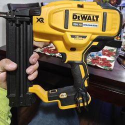 Dewalt 20v XR Brushless 18ga Brad Nailer 