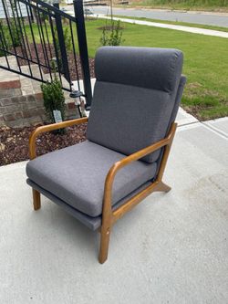 Solid lounge chair