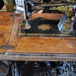 Singer Sewing Machine With Original Table And Foot Pedal 