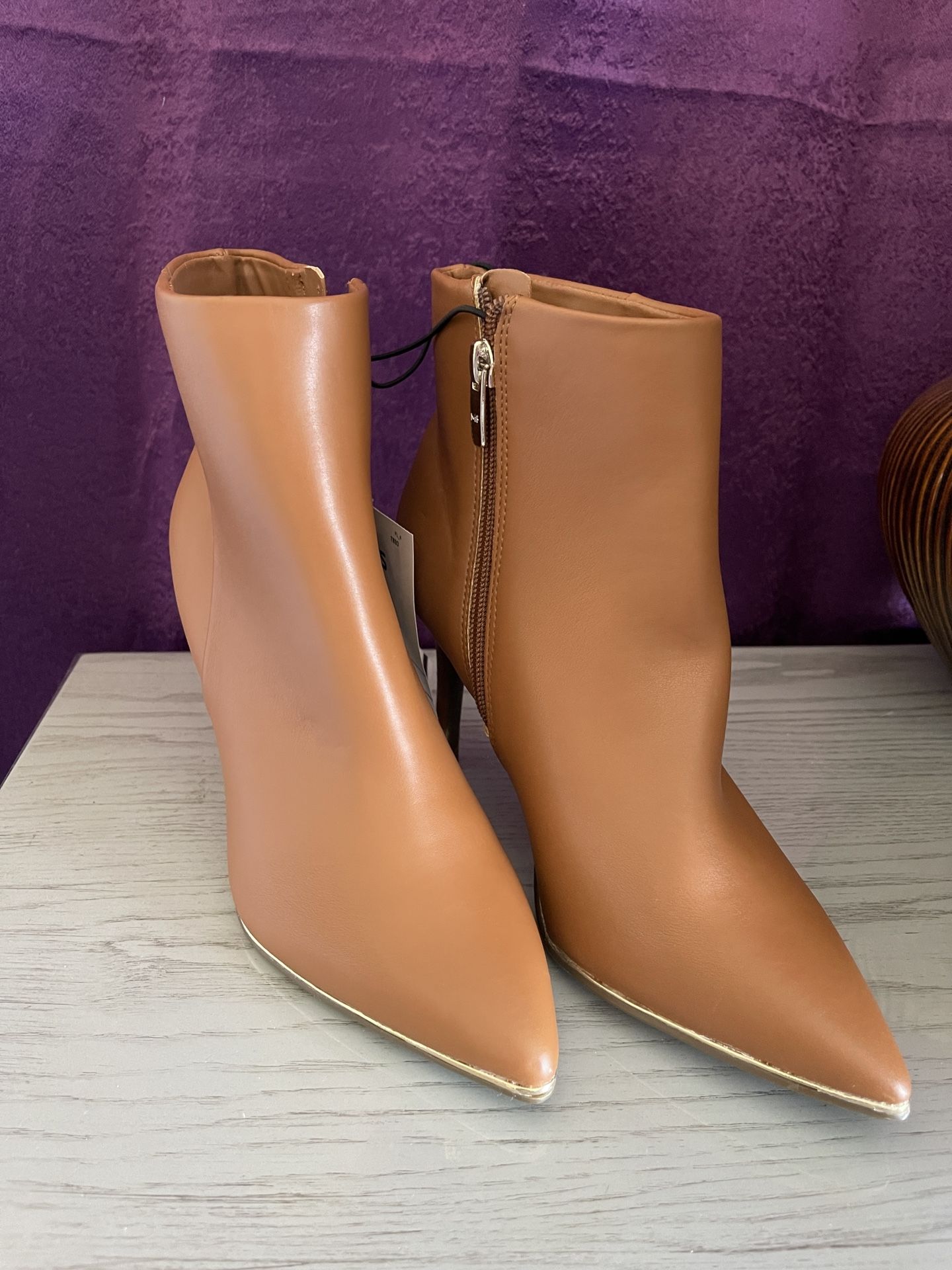 Tan - Size 6 1/2 - Pointed Toe, Ankle Height, Boots 