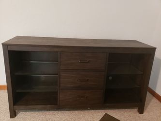 Entertainment stand with glass shelves