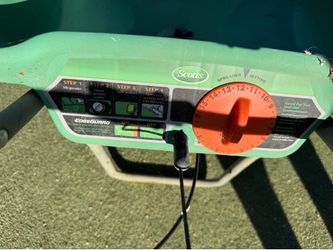 Scott’s - Turf Builder Spreader 20lbs 3 in 1 Weed and Feed Combo