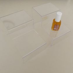 NWOT Daiso Two Clear Acrylic Two Tiger Stand