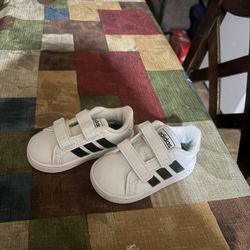 Toddler adidas Tennis Brand New Size 4