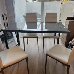 MOVING SALE: kitchen dining table