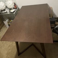 Wood Desk 63x35”1/2 & Tv 30 Inch 
