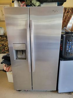 Whirlpool refrigerator working good