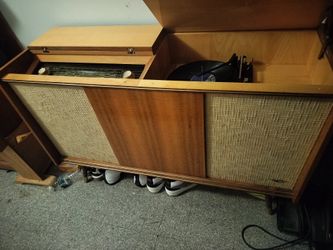 German Tube Radio And Record Player.Old
