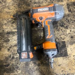 RIDGID 18 GUAGE STRAIGHT FINISH NAILER R213BNF3