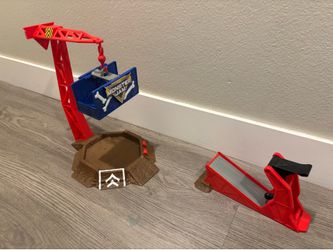 Monster jam Blastin Bones Playset