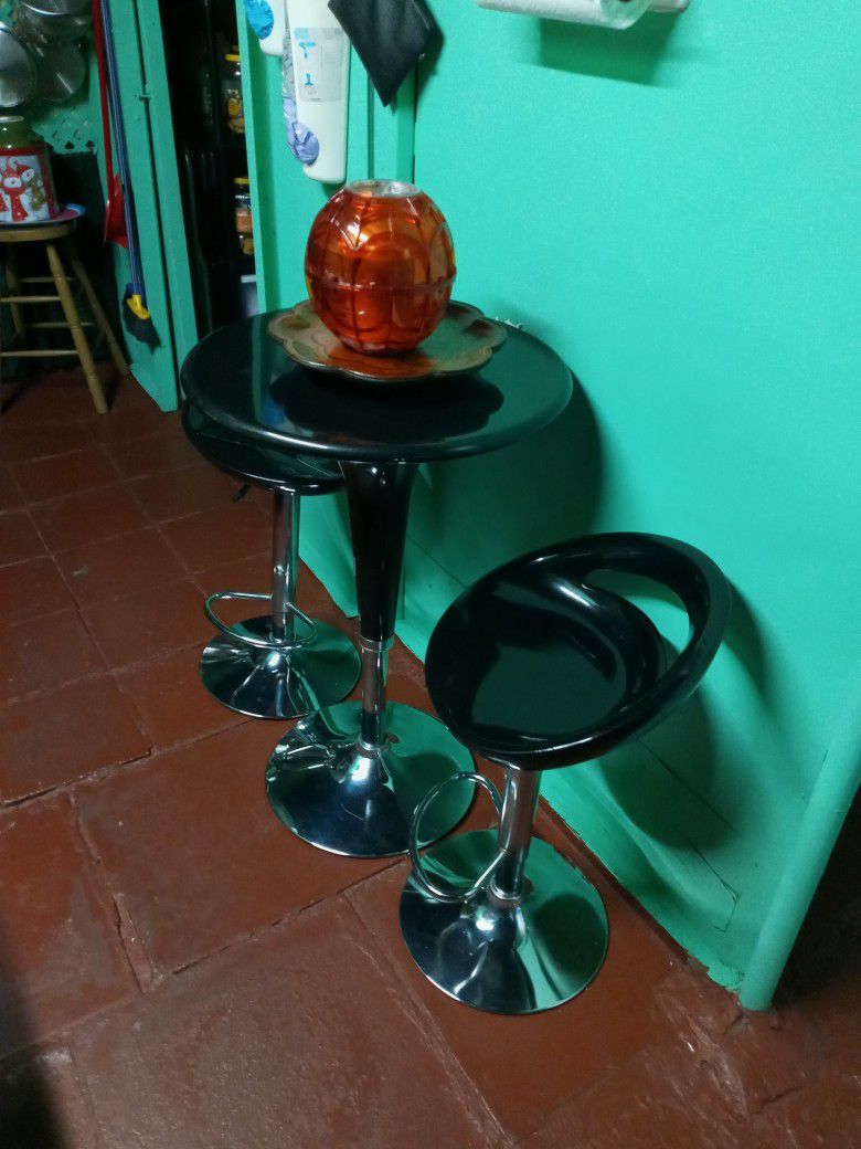 Small Table And Stools
