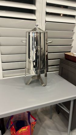 Hot Or Cold Drinking Serving Pitcher/ Juice Hug